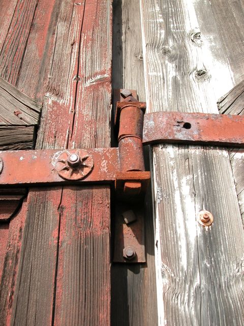 Brooklyn roundhouse door hinge detail